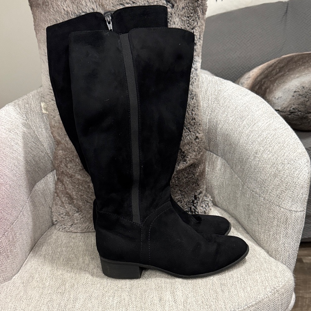 Chic Black Knee-High Boots